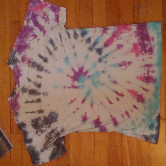 Used tie dye 100% cotton shirt, Medium, Gildan - Picture 4 of 4